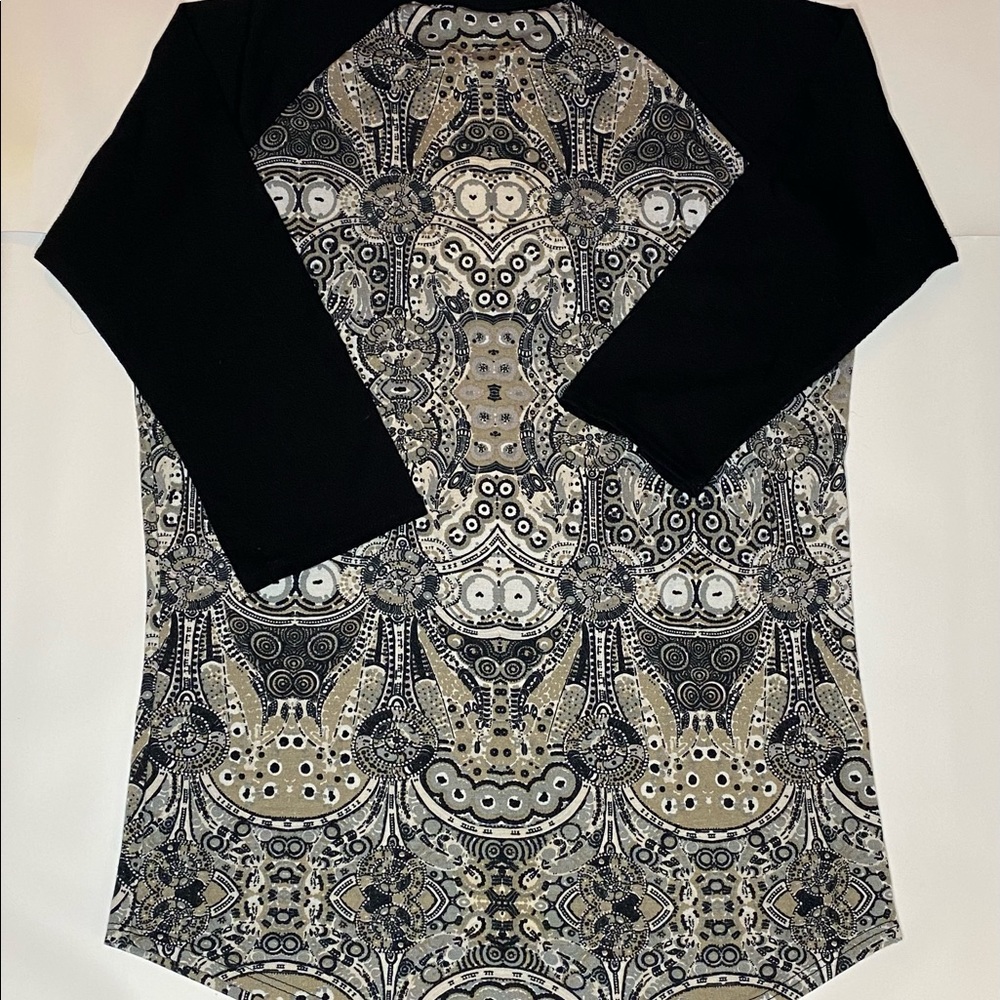 LulaRoe Randy Baseball T-Shirt Size S - Picture 2 of 4